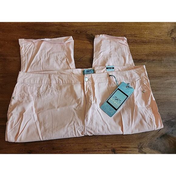 One5One Women's Light Coral Pants Green Size 22w Capri - Picture 1 of 9